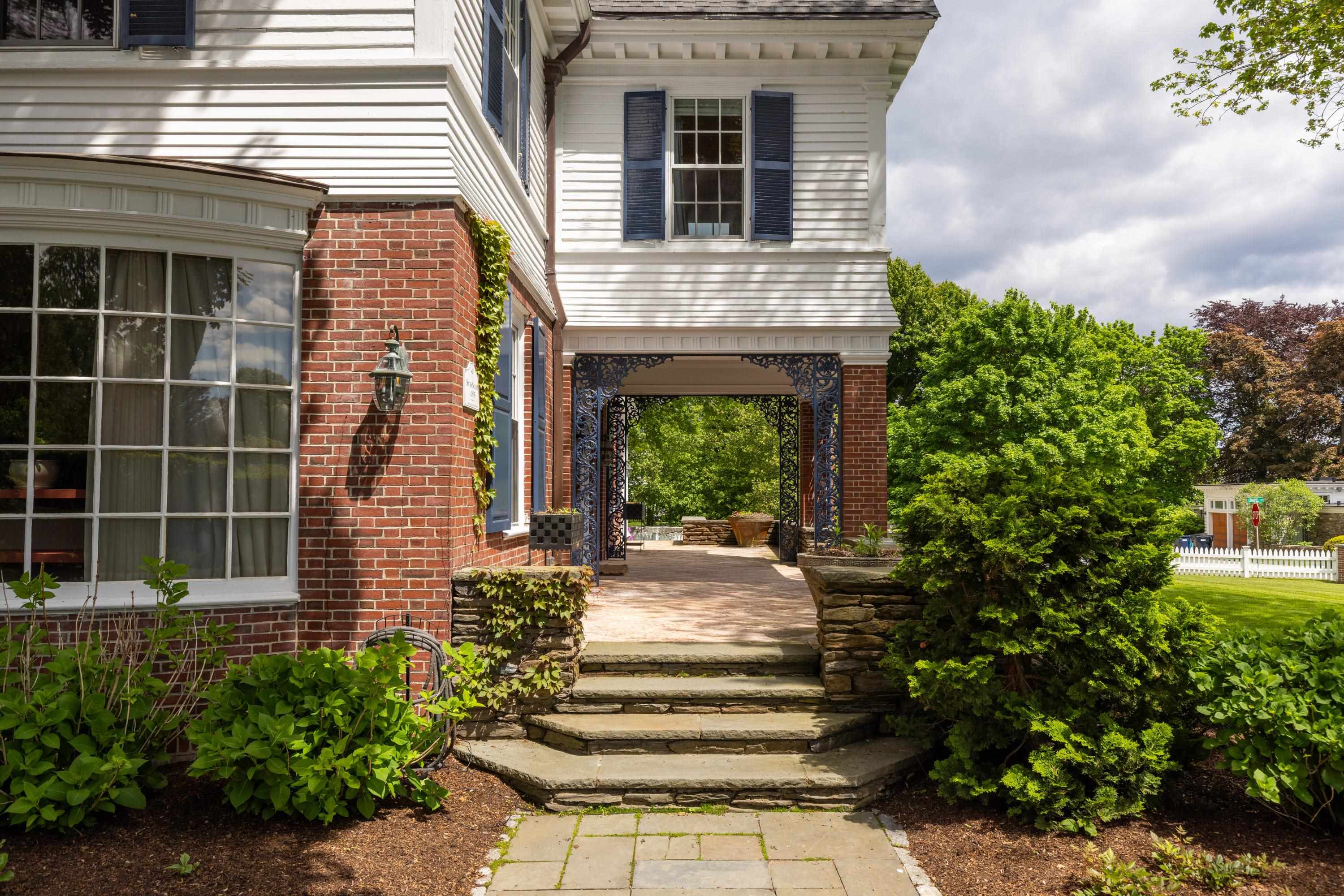 12 Willow Avenue