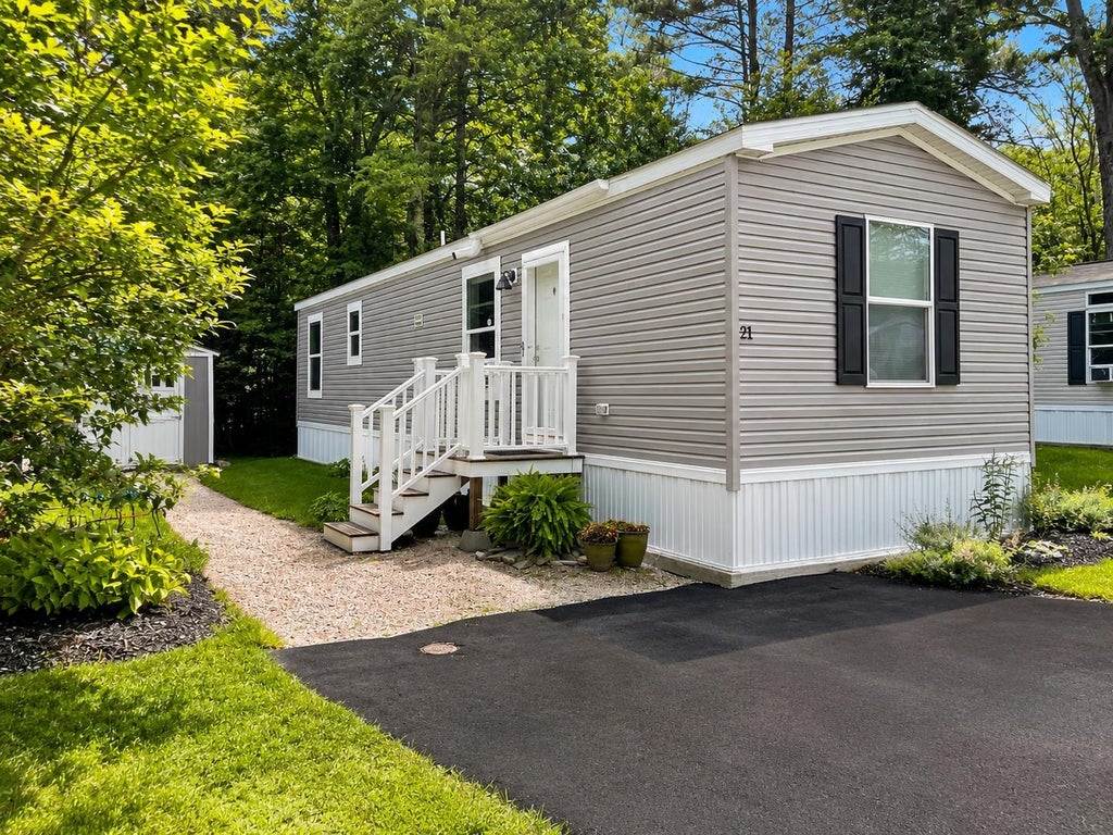 Photo of 21 Parker Avenue, Raymond, NH 03077 (MLS # 5104517)
