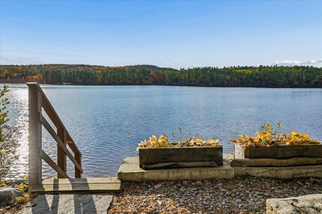 Photo of 525 N Shore Drive, Hopkinton, NH 03229 (MLS # 5115162)