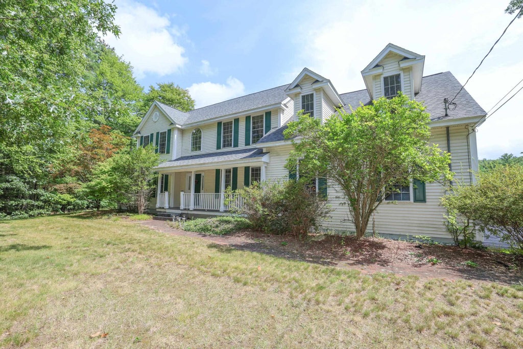 Photo of 89 Seaverns Bridge Road, Amherst, NH 03031 (MLS # 5104868)
