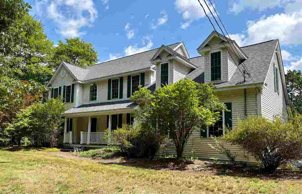 Photo of 89 Seaverns Bridge Road, Amherst, NH 03031 (MLS # 5104868)