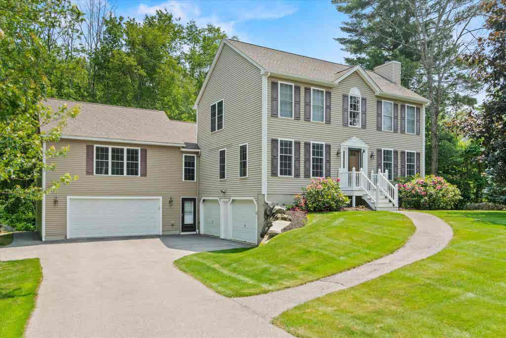 Photo of 55 Autumn Run, Hooksett, NH 03106 (MLS # 5102657)