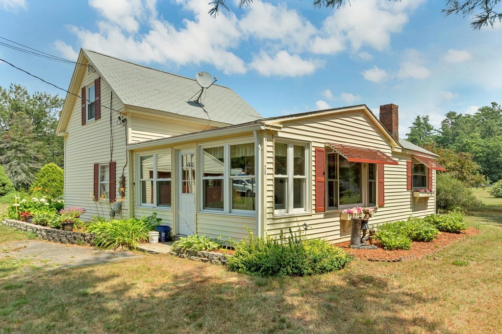 Photo of 28 Salmon Falls Road, Rochester, NH 03868 (MLS # 5101182)