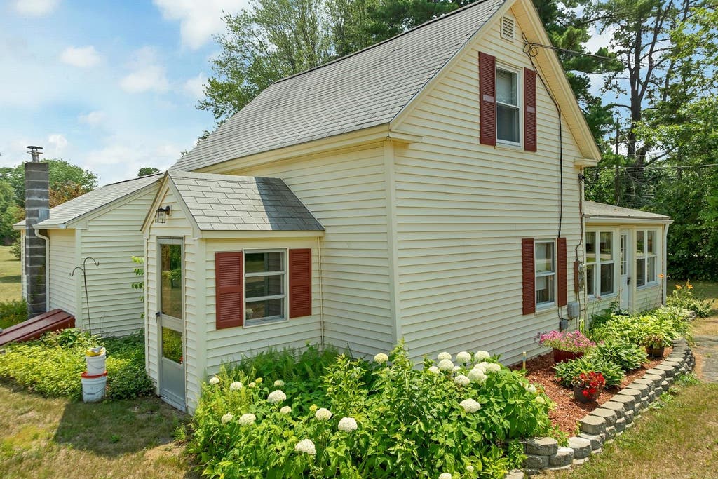 Photo of 28 Salmon Falls Road, Rochester, NH 03868 (MLS # 5101182)