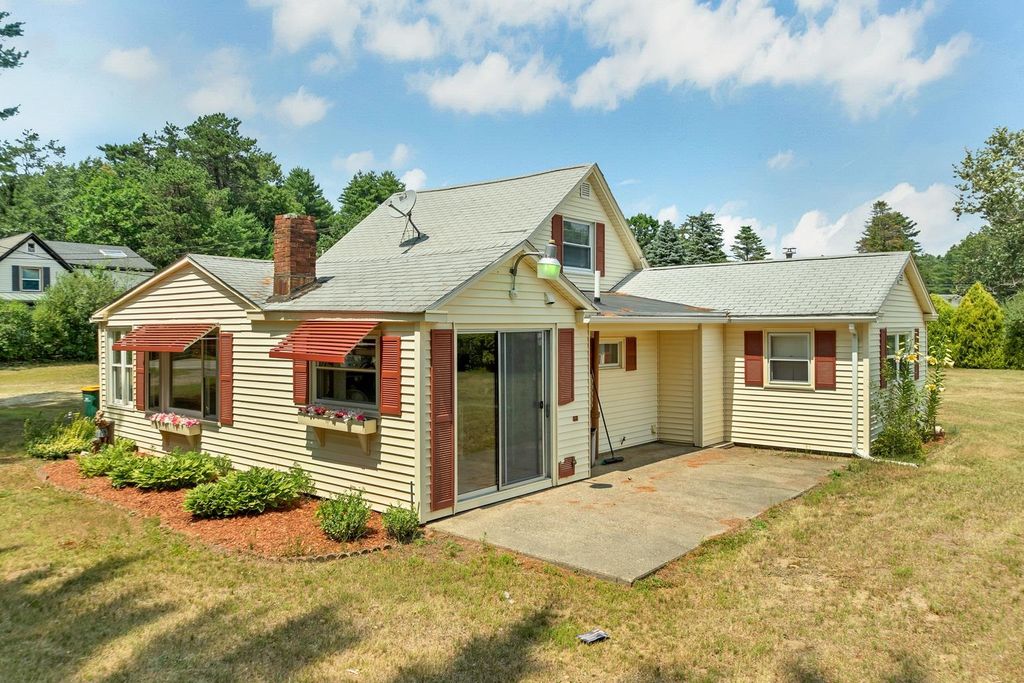 Photo of 28 Salmon Falls Road, Rochester, NH 03868 (MLS # 5101182)