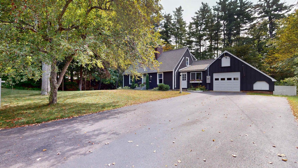 Photo of 4 Corwin Drive, Derry, NH 03038 (MLS # 5110635)