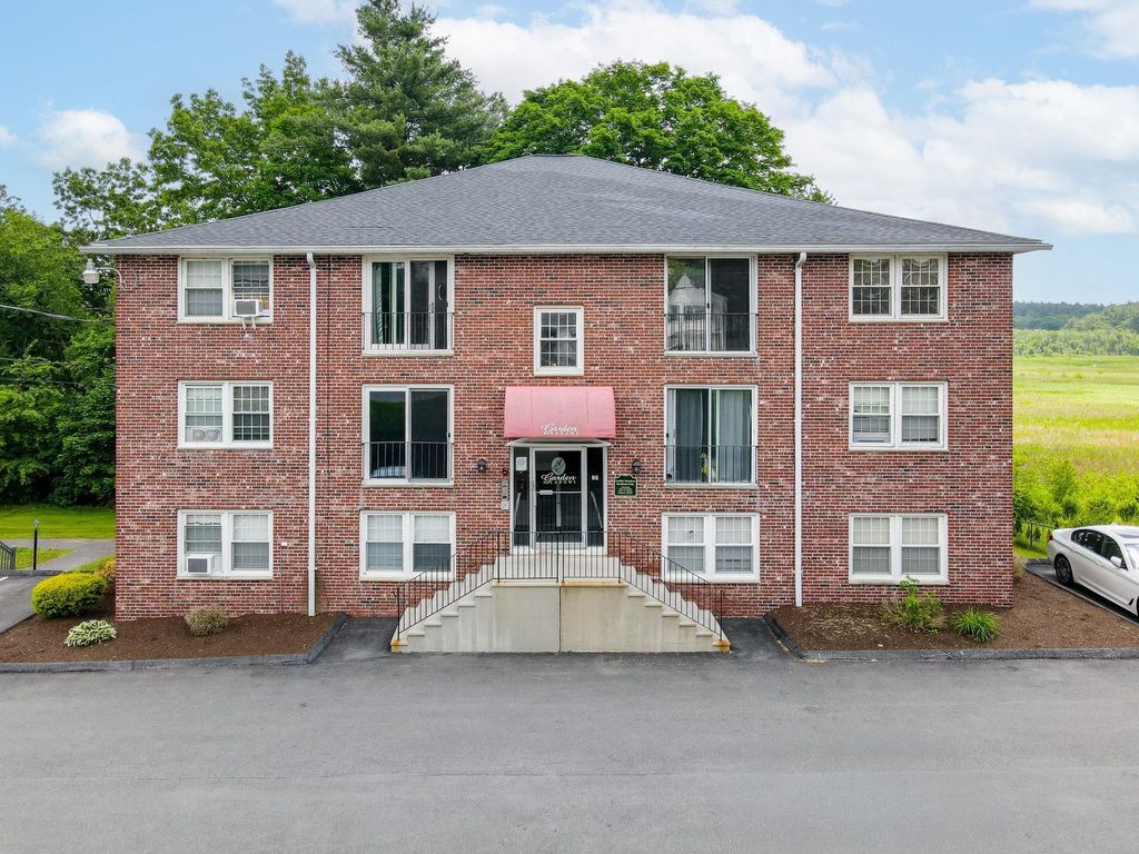 Photo of 95 East Broadway Street #10, Derry, NH 03038 (MLS # 5094692)