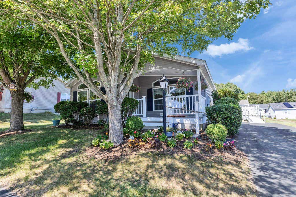 Photo of 24 Stagecoach Way, Manchester, NH 03104 (MLS # 5106183)