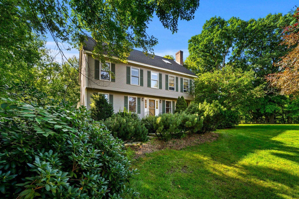 Photo of 5 Lilac Circle, Londonderry, NH 03053 (MLS # 5114070)