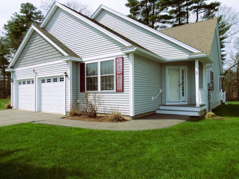 Photo of 49 Jamesway Drive, Litchfield, NH 03051 (MLS # 5085445)
