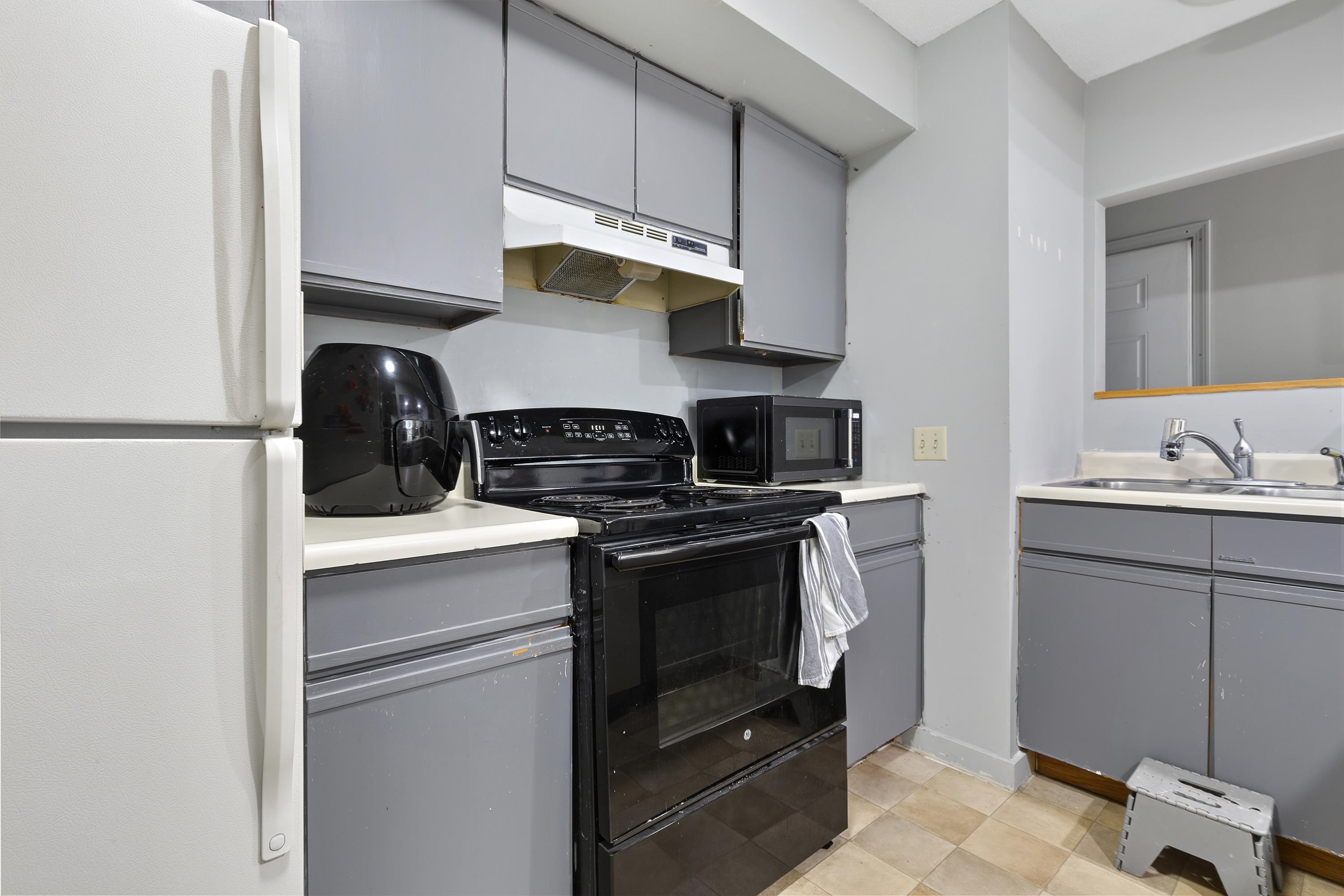 30 Wolf Road 414