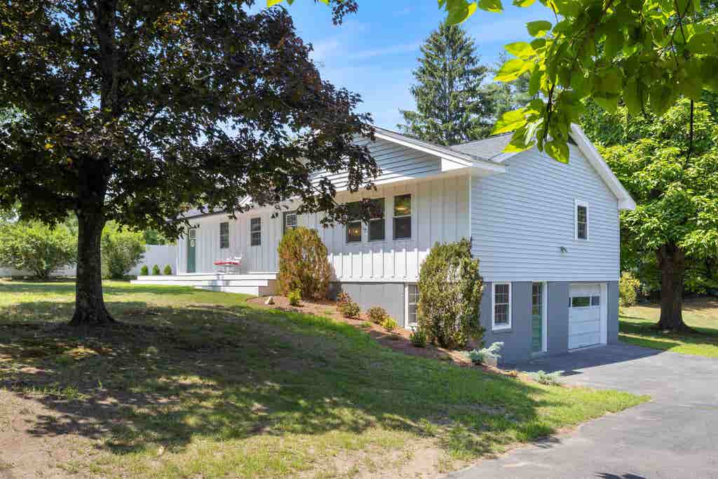Photo of 99 Pond Street, Salem, NH 03079 (MLS # 5100988)