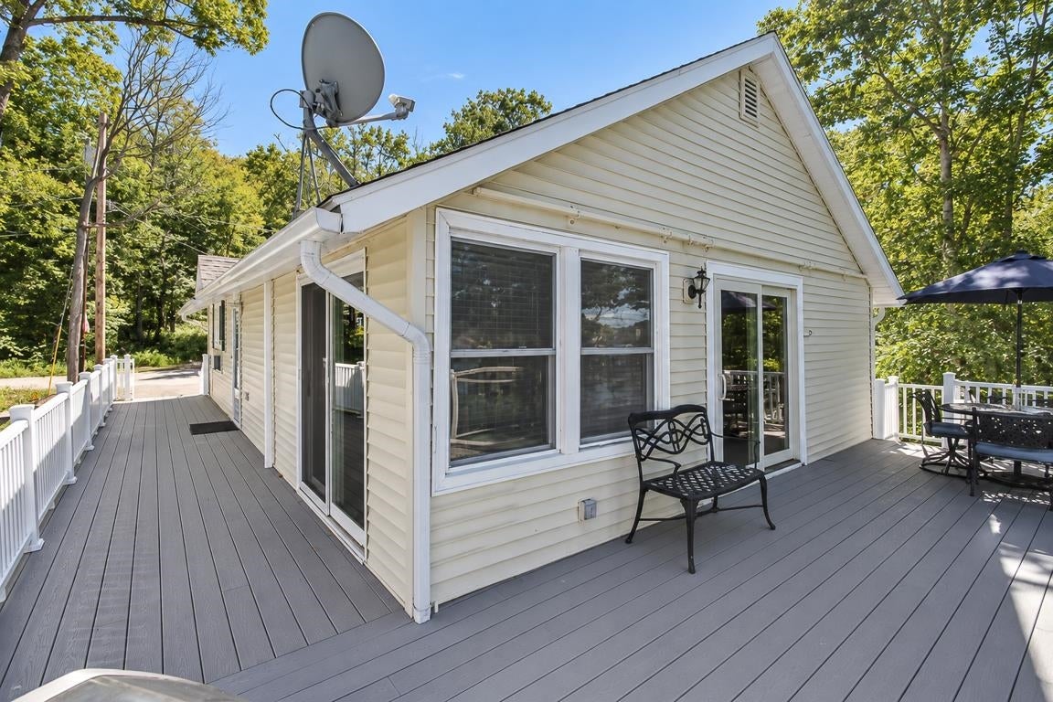 107 Lakeshore Drive