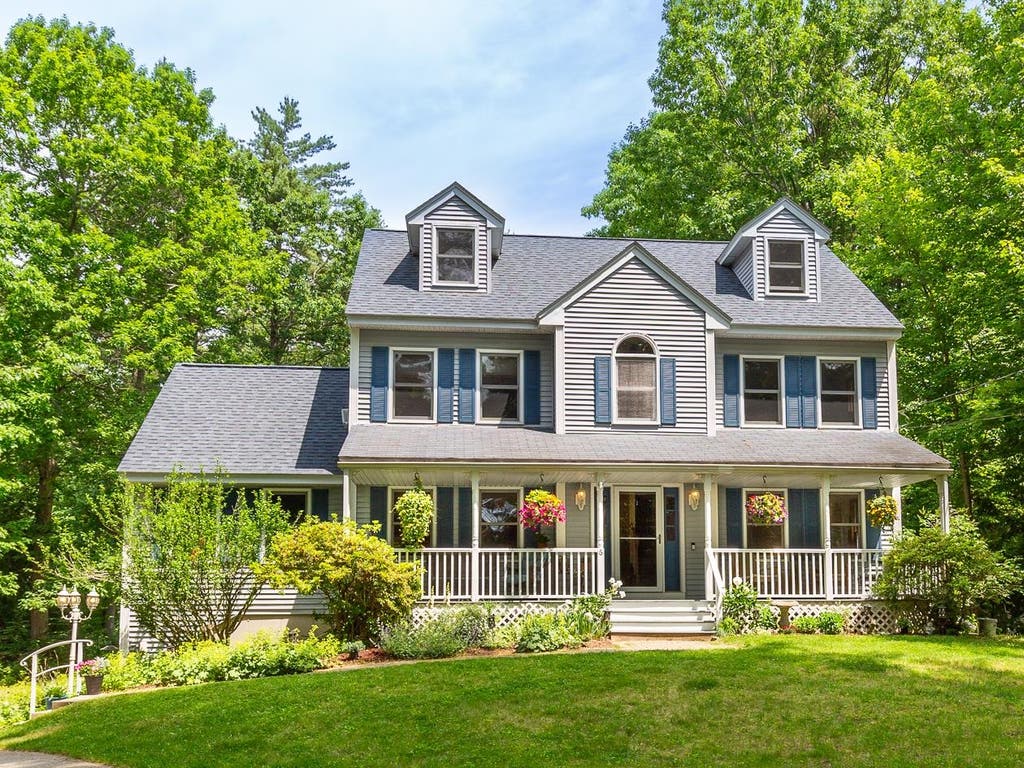 Photo of 6 Tamarack Road, Plaistow, NH 03865 (MLS # 5093744)