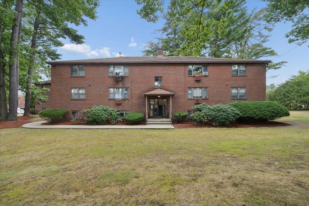 Photo of 1 Brook Road #5, Salem, NH 03079 (MLS # 5109457)