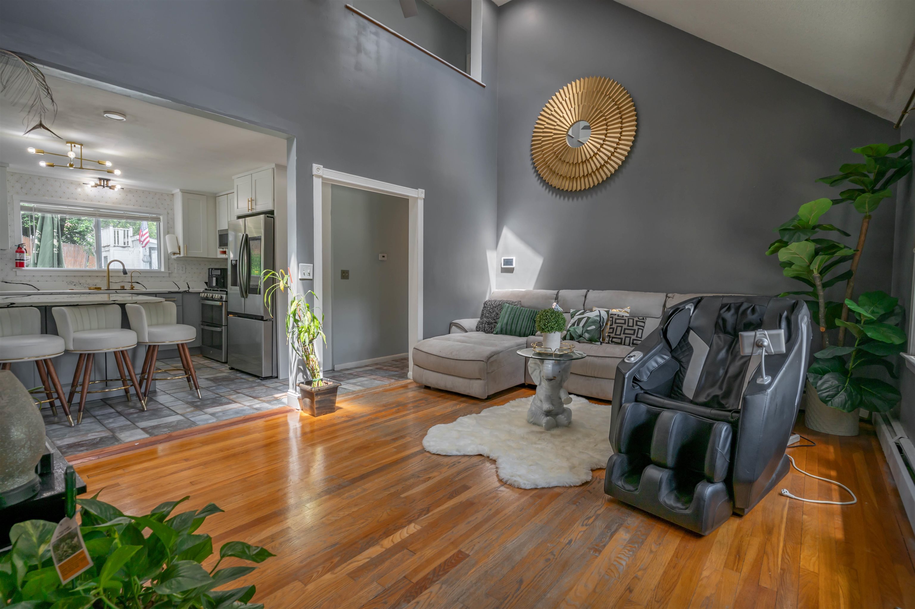 123 S. Jewett Street