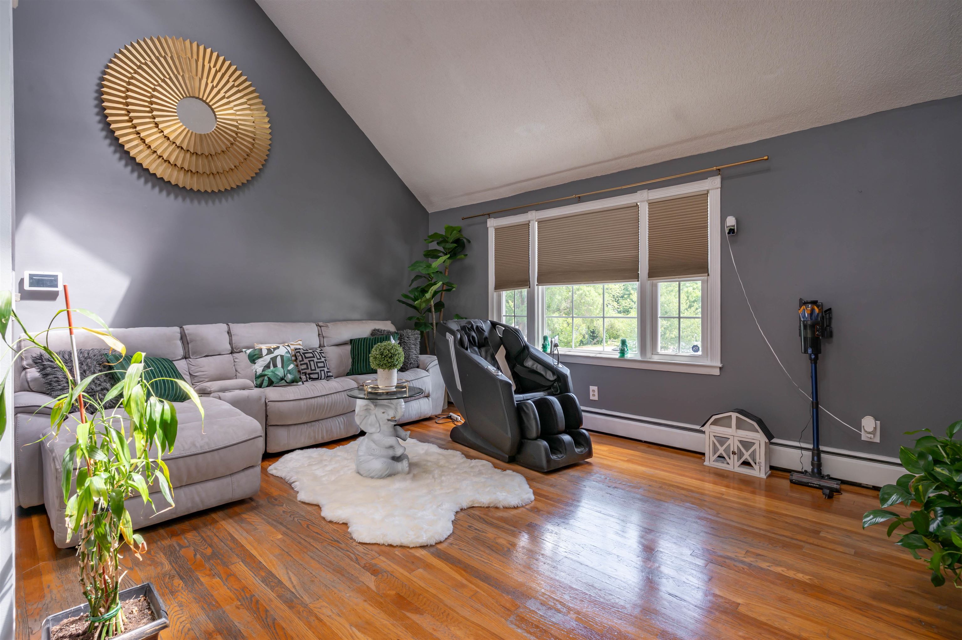 123 S. Jewett Street