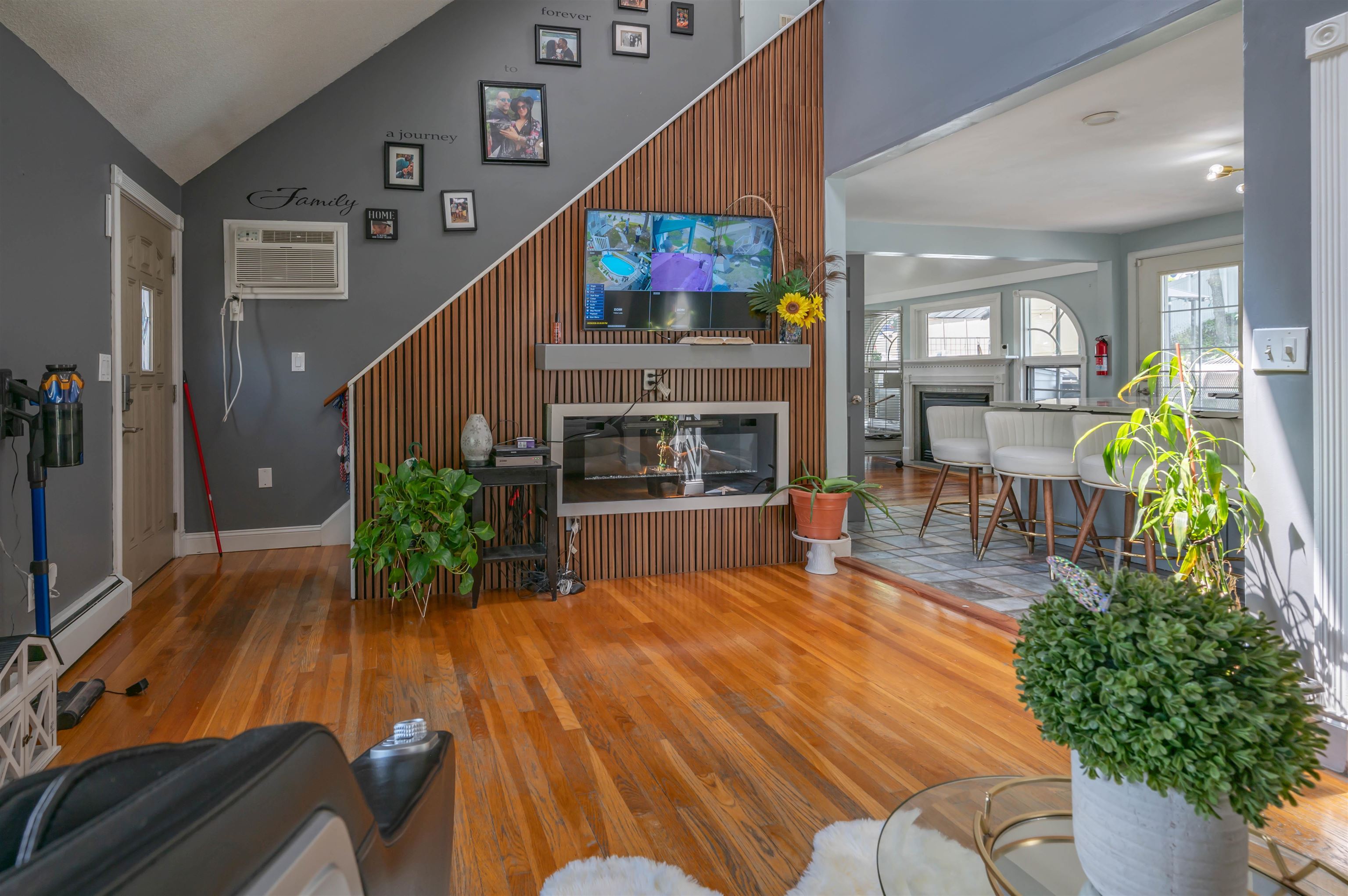 123 S. Jewett Street