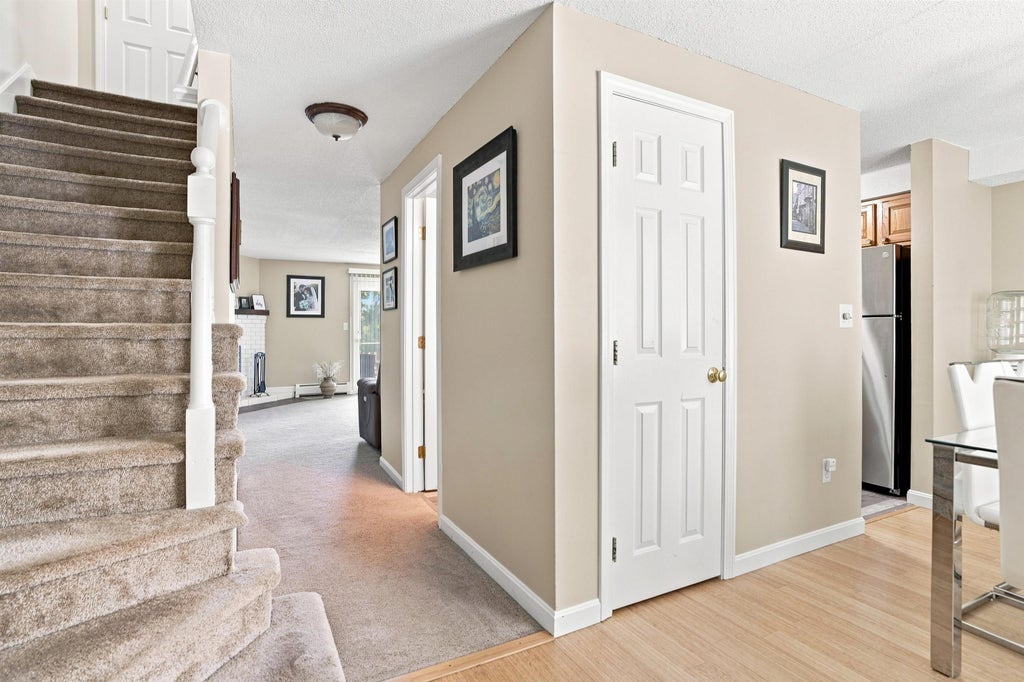 Photo of 11 Meadowview Circle, Nashua, NH 03062 (MLS # 5107055)
