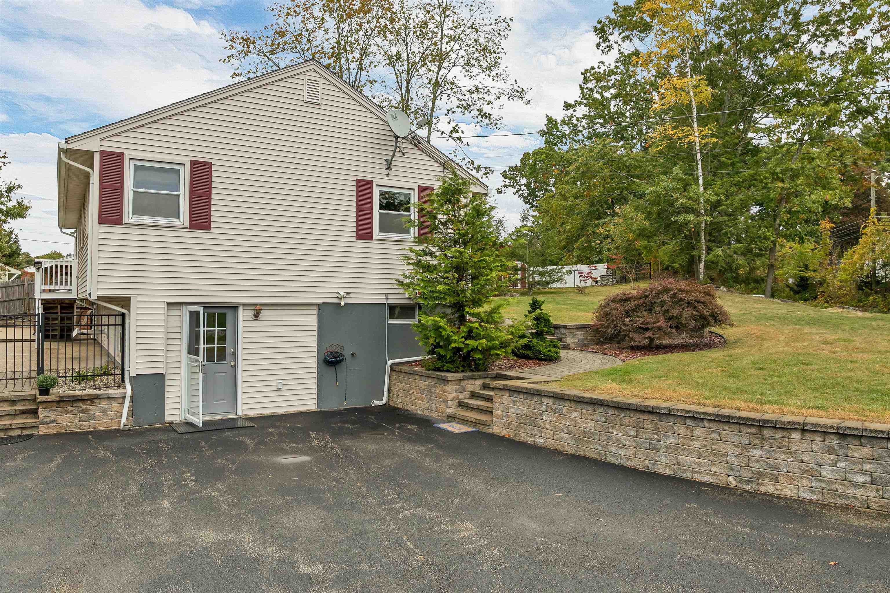 18 E Derry Road