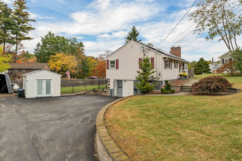 Photo of 18 East Derry Road, Derry, NH 03038 (MLS # 5114150)