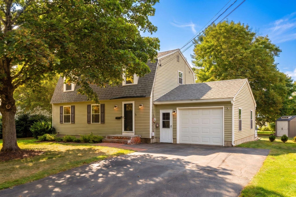 Photo of 15 Hawthorne Road, Dover, NH 03820 (MLS # 5110760)