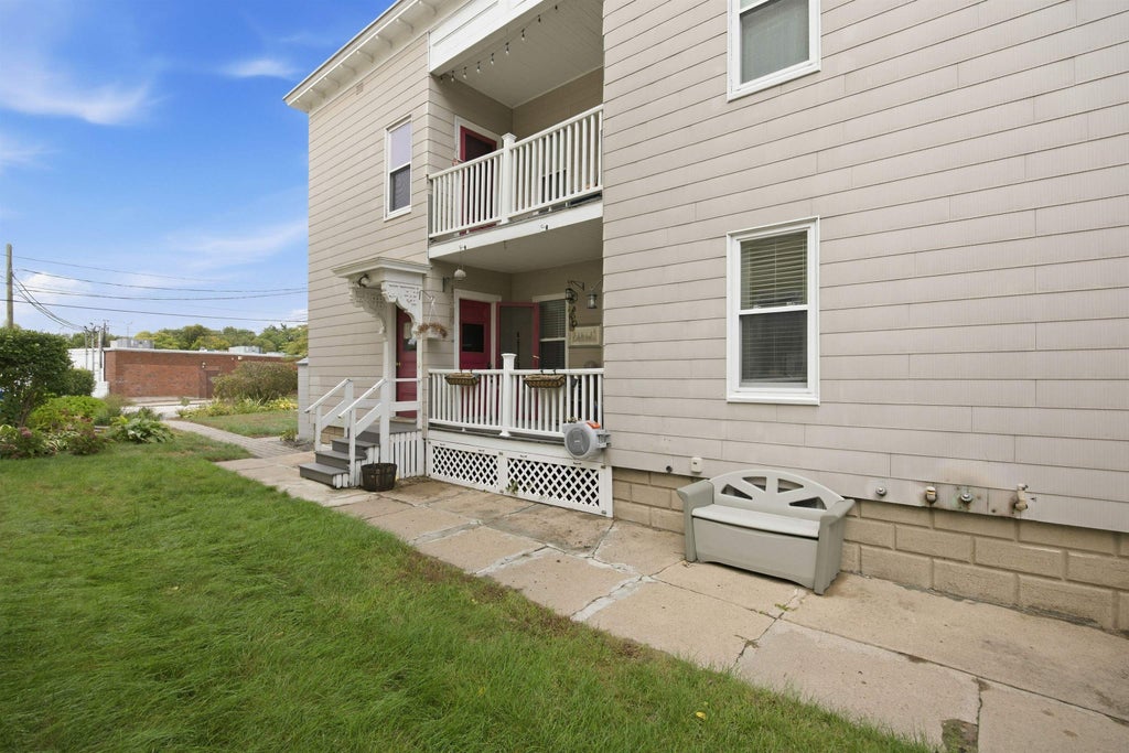 Photo of 422 Hevey Street, Manchester, NH 03102 (MLS # 5112510)