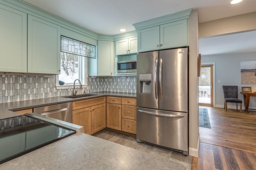 Photo of 141 Chase Way, Manchester, NH 03104 (MLS # 5076381)