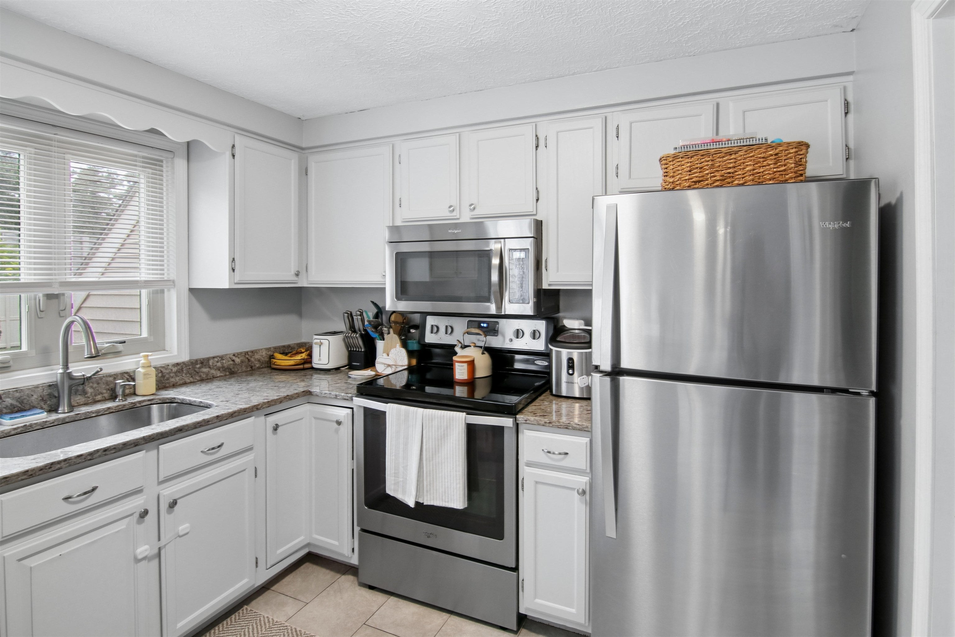 1555 Bodwell Road 37