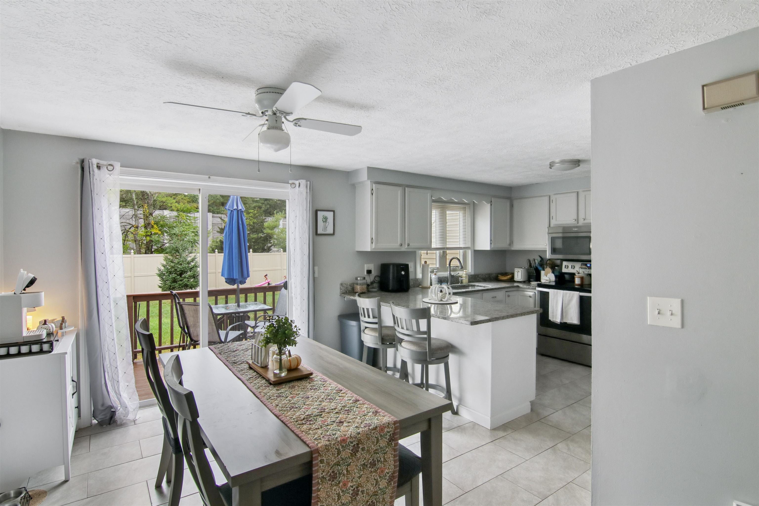 1555 Bodwell Road 37