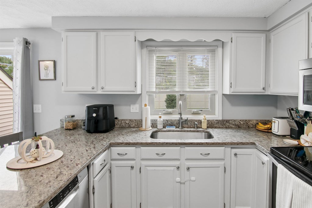 Photo of 1555 Bodwell Road #37, Manchester, NH 03109 (MLS # 5112400)