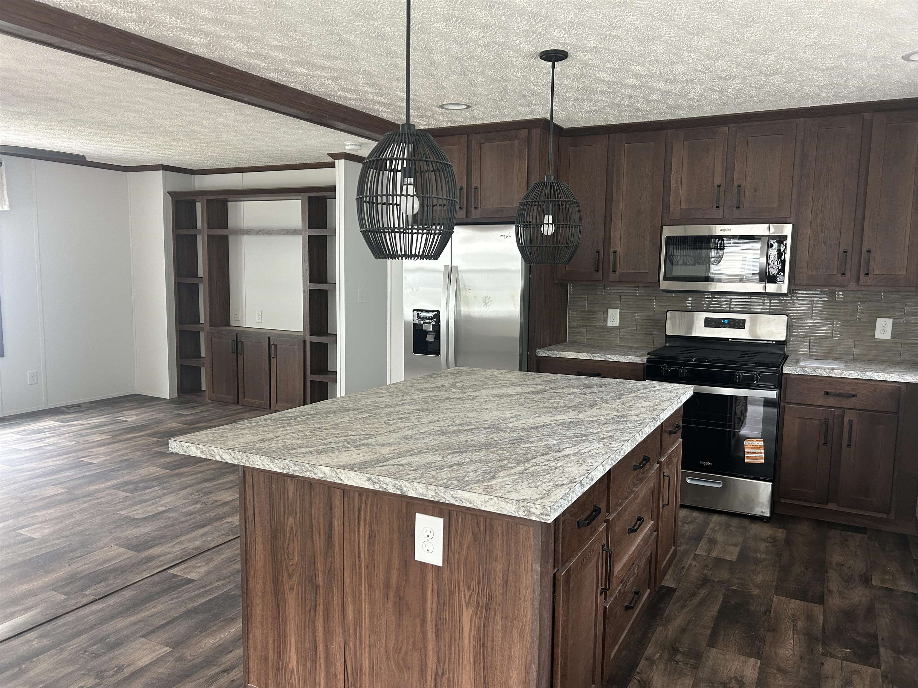 23 Royal Crest Park