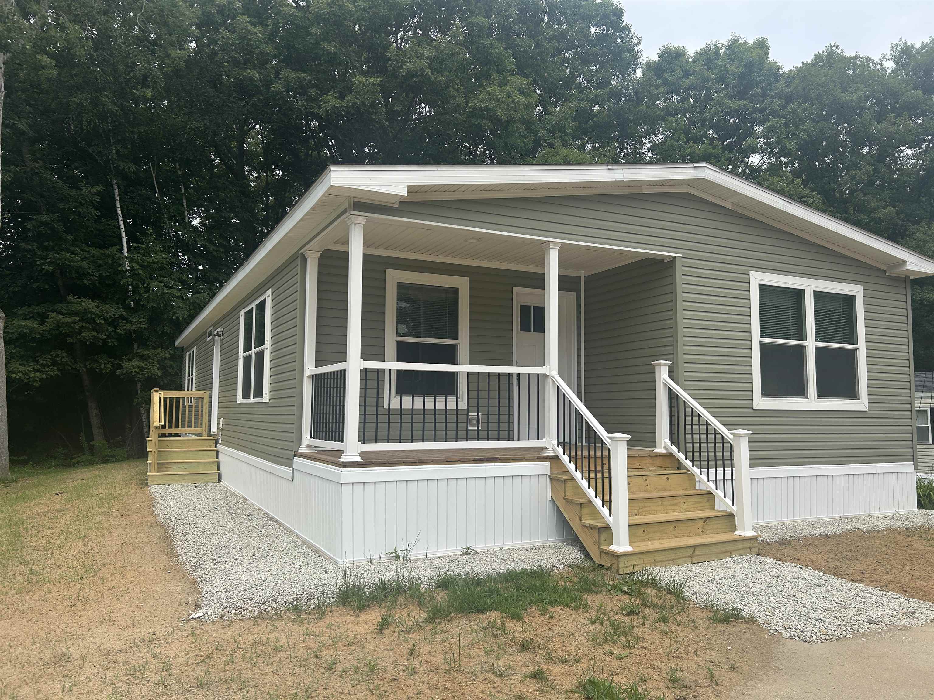 23 Royal Crest Park