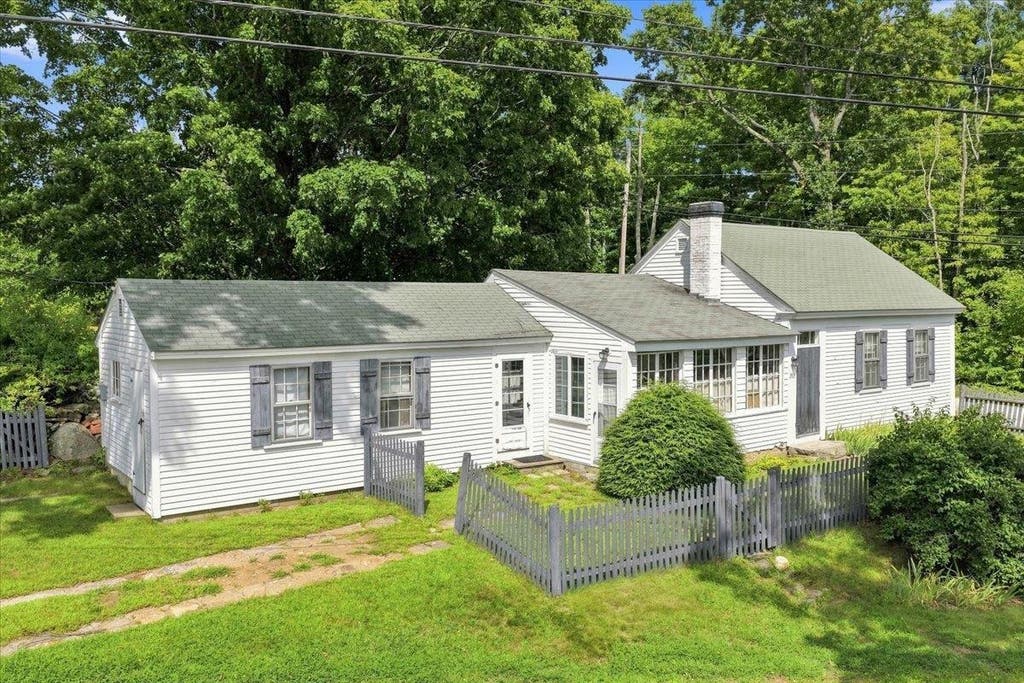 Photo of 353 Bunker Hill Road, Auburn, NH 03032 (MLS # 5103698)