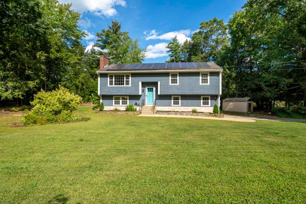 Photo of 3 Underwood Drive, Litchfield, NH 03052 (MLS # 5109025)
