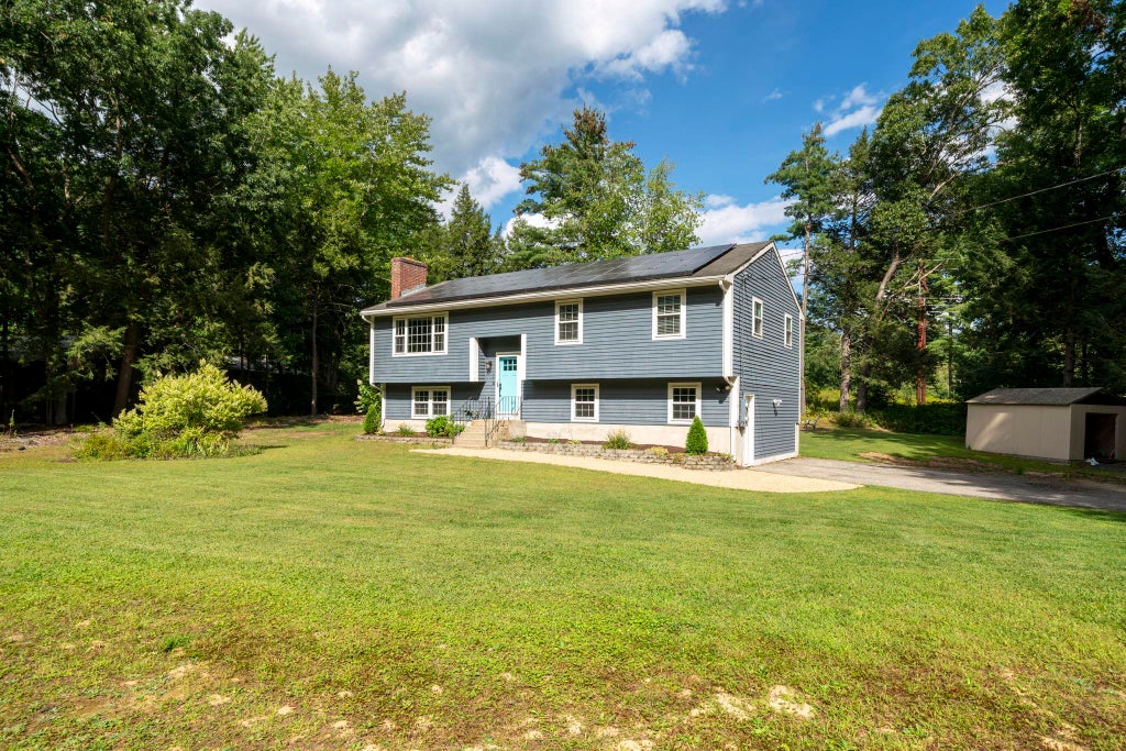 Photo of 3 Underwood Drive, Litchfield, NH 03052 (MLS # 5109025)