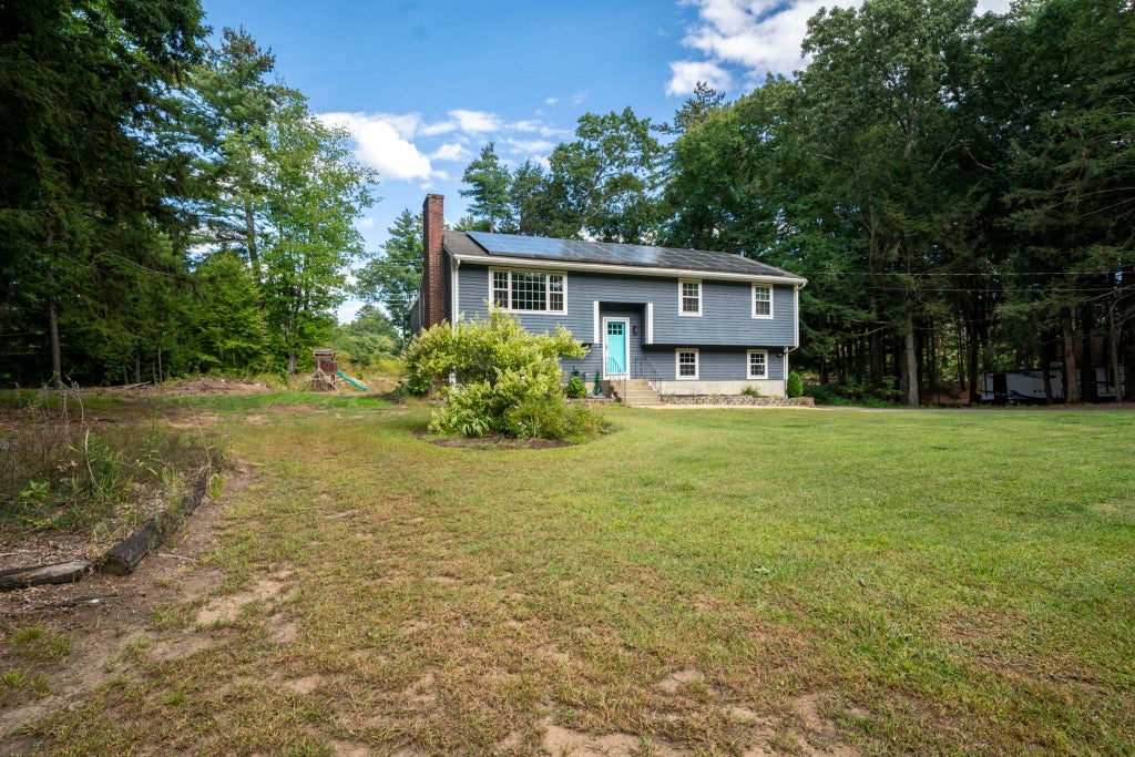 Photo of 3 Underwood Drive, Litchfield, NH 03052 (MLS # 5109025)
