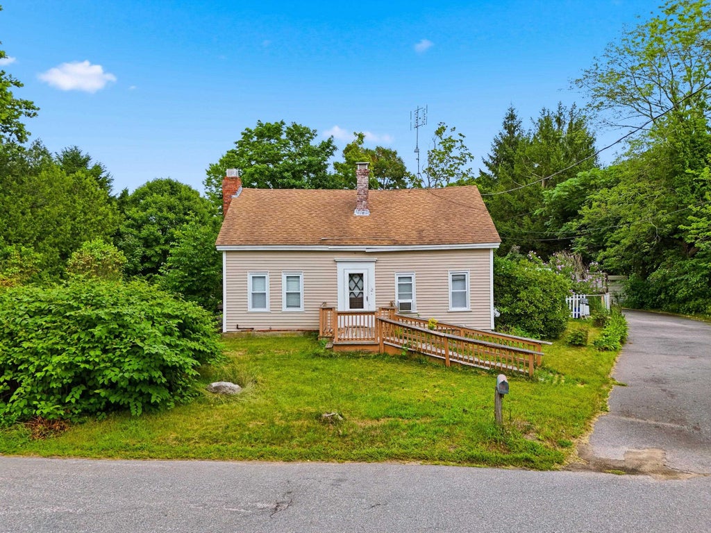 Photo of 2 Hadley Road, Newton, NH 03858 (MLS # 5104989)