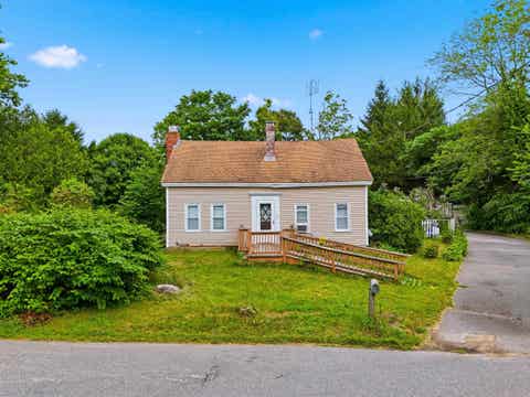 Photo of 2 Hadley Road, Newton, NH 03858 (MLS # 5104989)