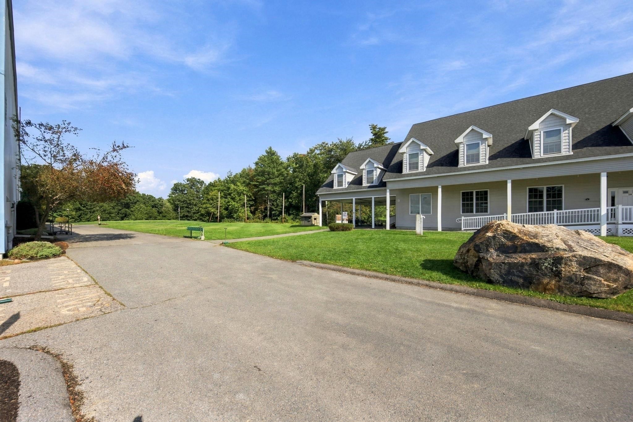 10 Diamond Oaks Boulevard 1