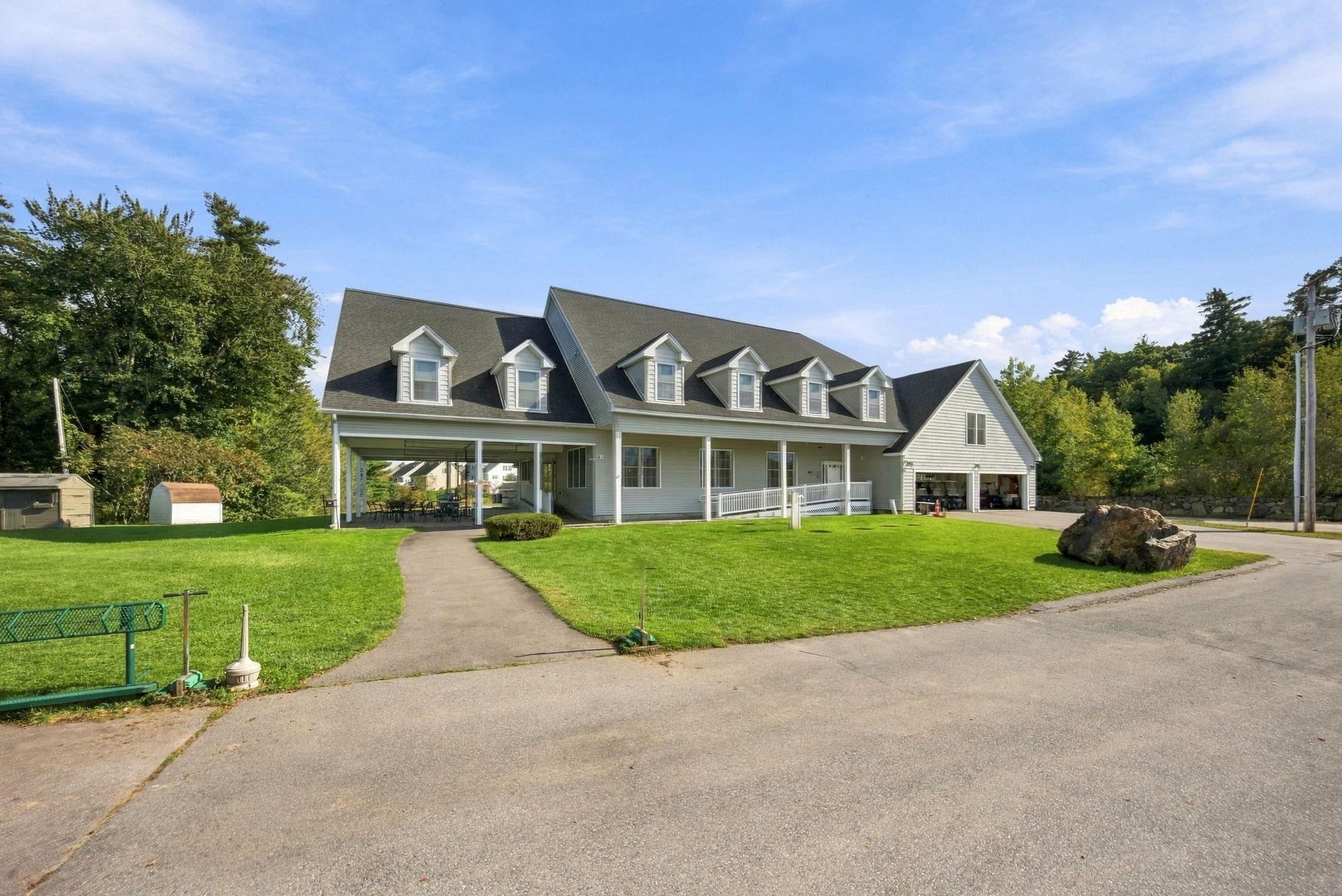 10 Diamond Oaks Boulevard 1