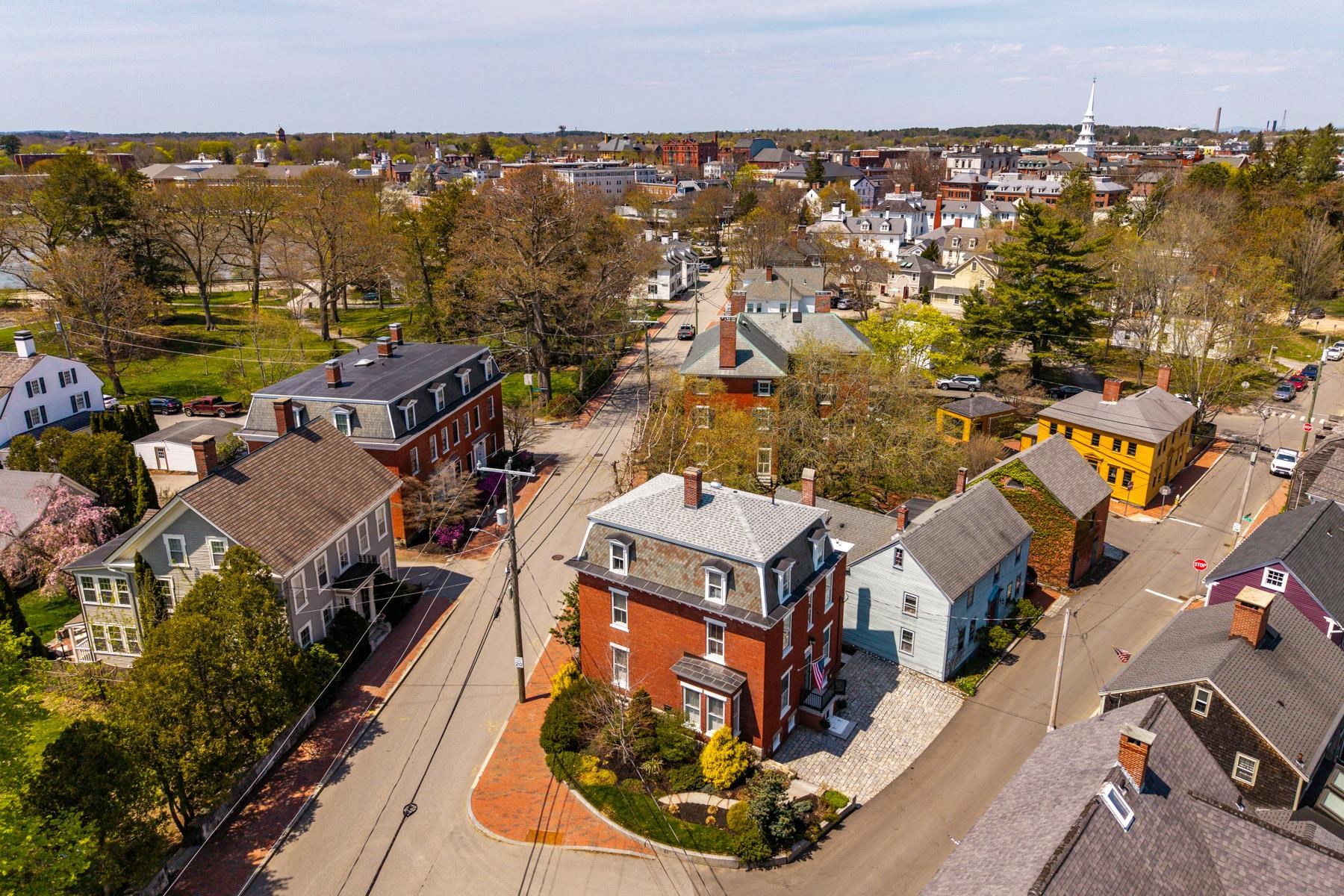 303 Pleasant Street