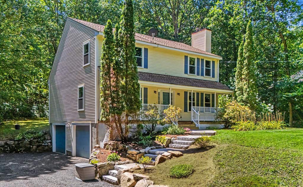 Photo of 6 Mosher Drive, Brookline, NH 03033 (MLS # 5103765)