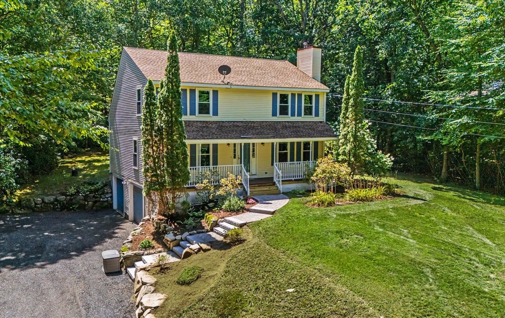 Photo of 6 Mosher Drive, Brookline, NH 03033 (MLS # 5103765)