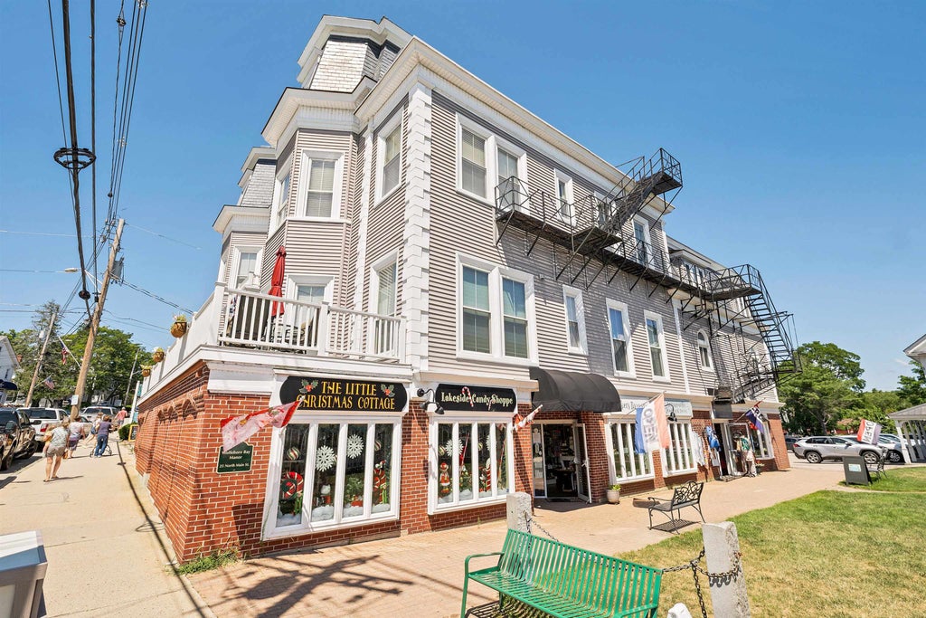 Photo of 25 N Main Street #2, Wolfeboro, NH 03894 (MLS # 5110387)