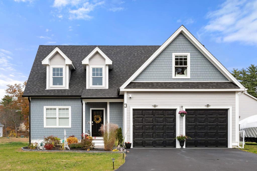 Photo of 3 Kibrel Court, Sandown, NH 03873 (MLS # 5088810)