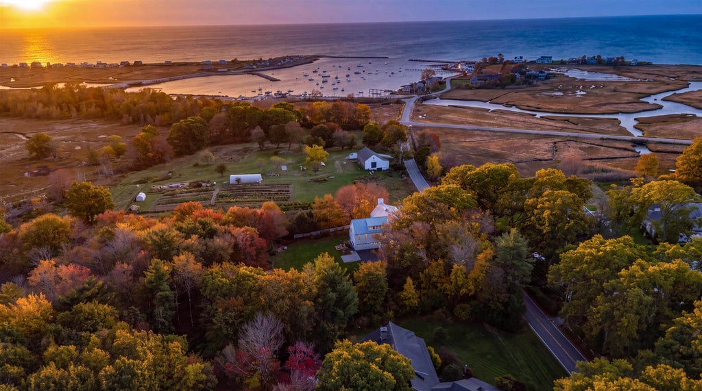 Photo of 271 Harbor Road, Rye, NH 03870 (MLS # 5113955)