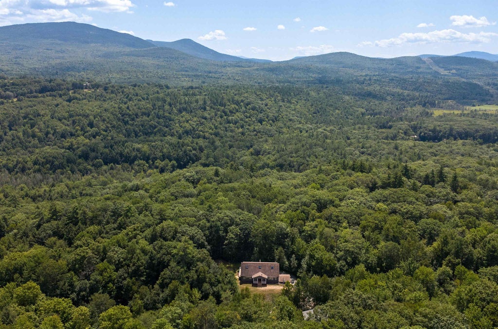 Photo of 77 Haverhill Lane, Haverhill, NH 03785 (MLS # 5104305)