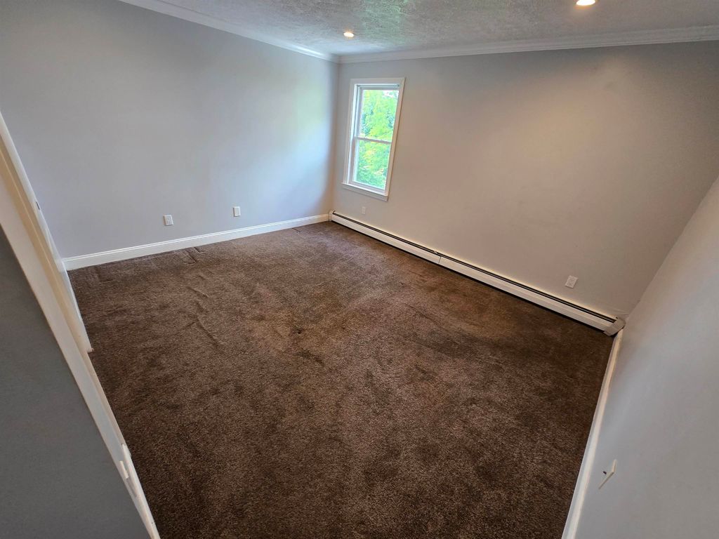 Photo of 25 w rosedale Avenue, Manchester, NH 03103 (MLS # 5095766)