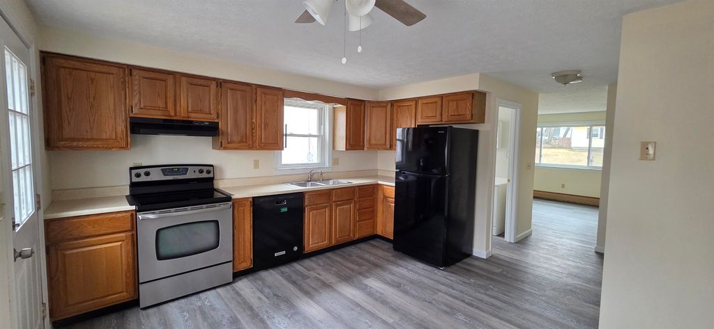 Photo of 35 Westland Avenue, Manchester, NH 03103 (MLS # 5079995)